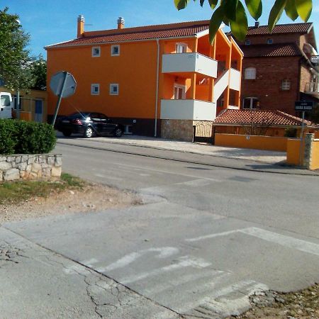 Apartments Batarilo Biograd Na Moru Bagian luar foto