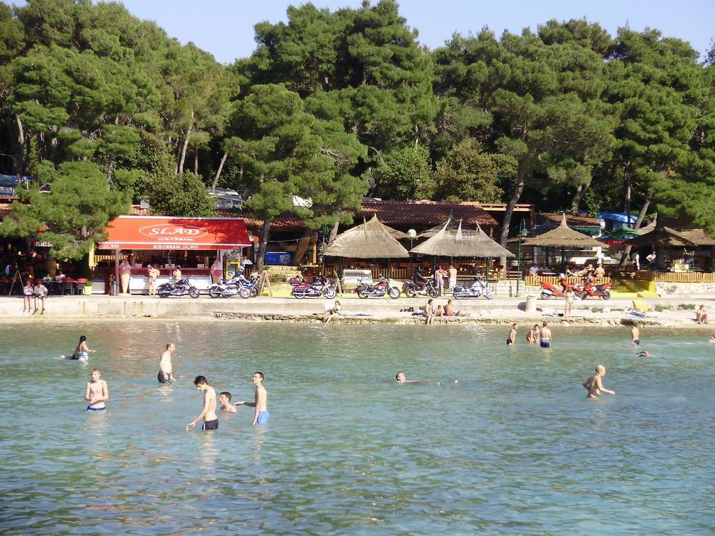 Apartments Batarilo Biograd Na Moru Bagian luar foto