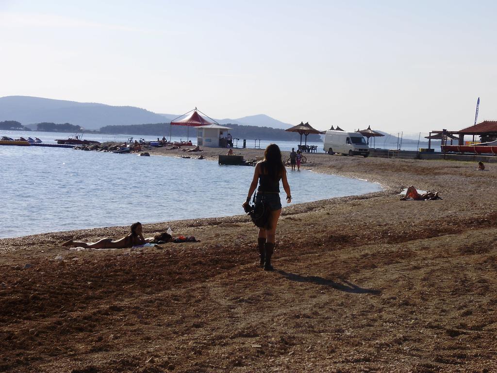 Apartments Batarilo Biograd Na Moru Bagian luar foto