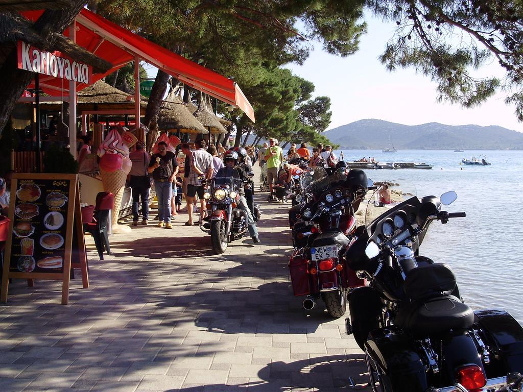 Apartments Batarilo Biograd Na Moru Bagian luar foto