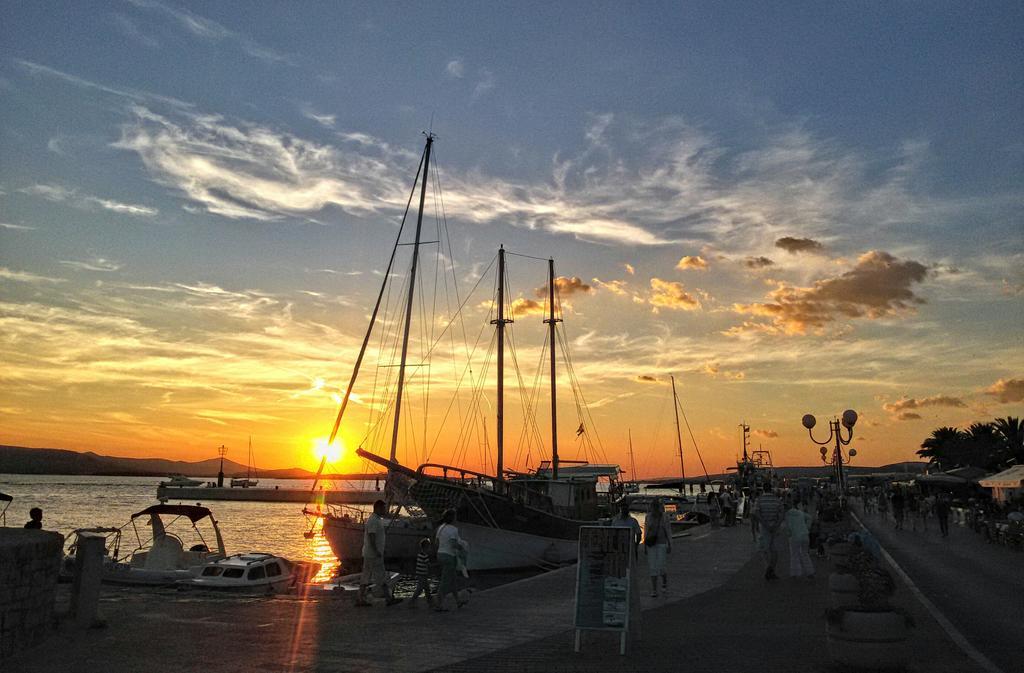 Apartments Batarilo Biograd Na Moru Bagian luar foto
