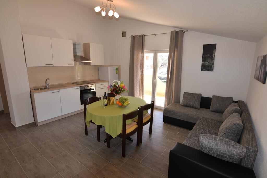 Apartments Batarilo Biograd Na Moru Bagian luar foto