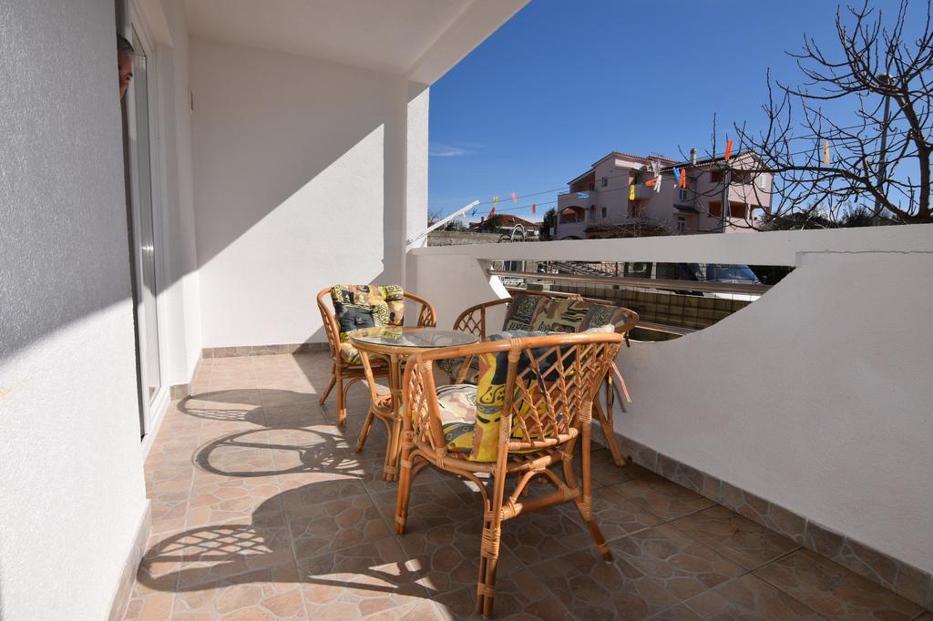 Apartments Batarilo Biograd Na Moru Bagian luar foto