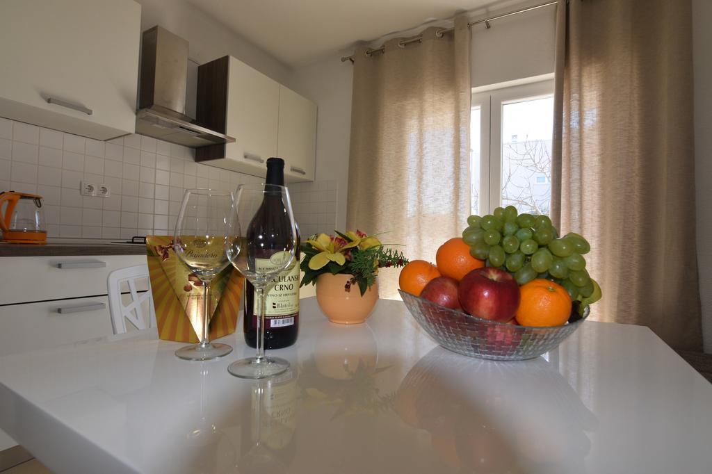 Apartments Batarilo Biograd Na Moru Bagian luar foto