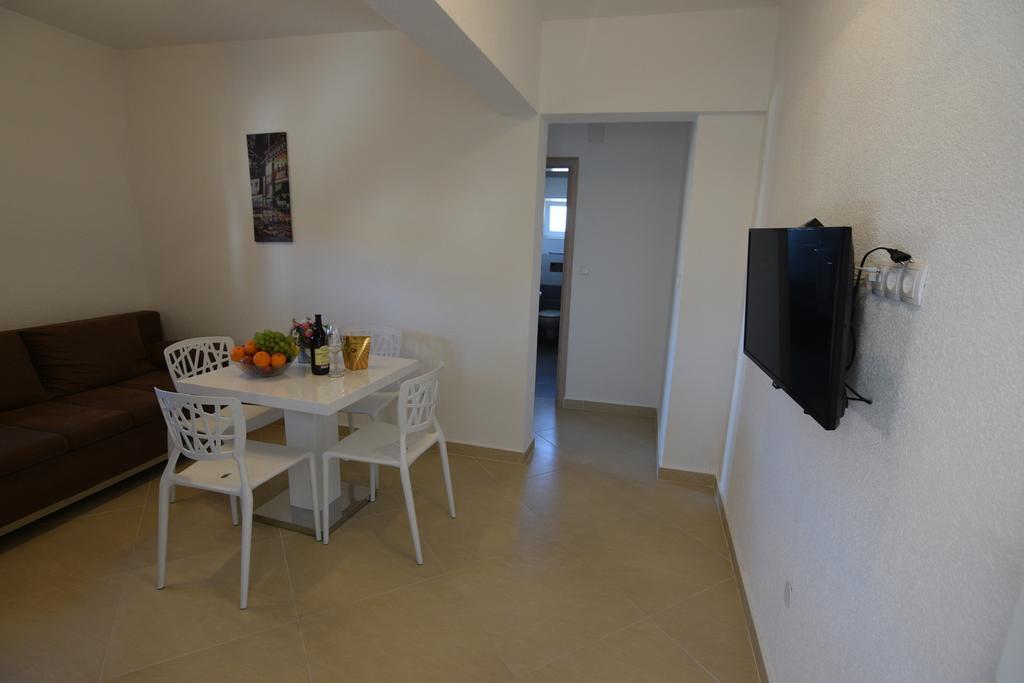 Apartments Batarilo Biograd Na Moru Bagian luar foto