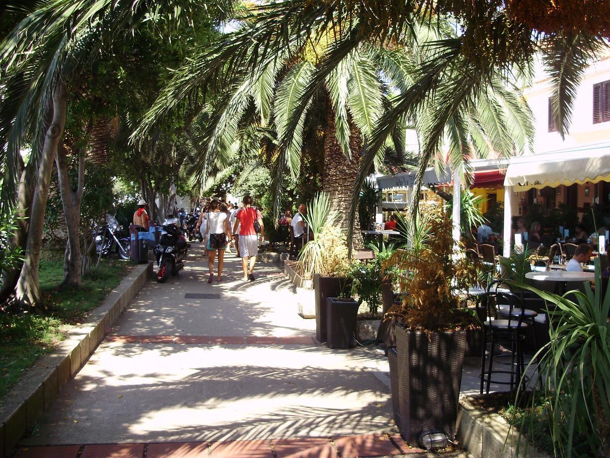 Apartments Batarilo Biograd Na Moru Bagian luar foto